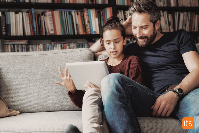 DAD-WITH-DAUGHTER-IPAD-700X