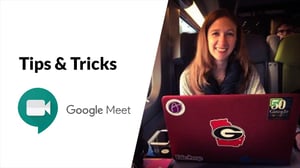 Banner med en kvinna framför en dator, med texten "Tips and tricks"