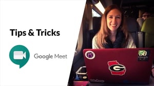 Banner med en kvinna framför en dator, med texten "Tips and tricks"