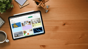 Tablet op tafel, waarop te zien is itslearning