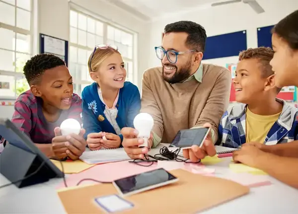 lærer og elever i klassen